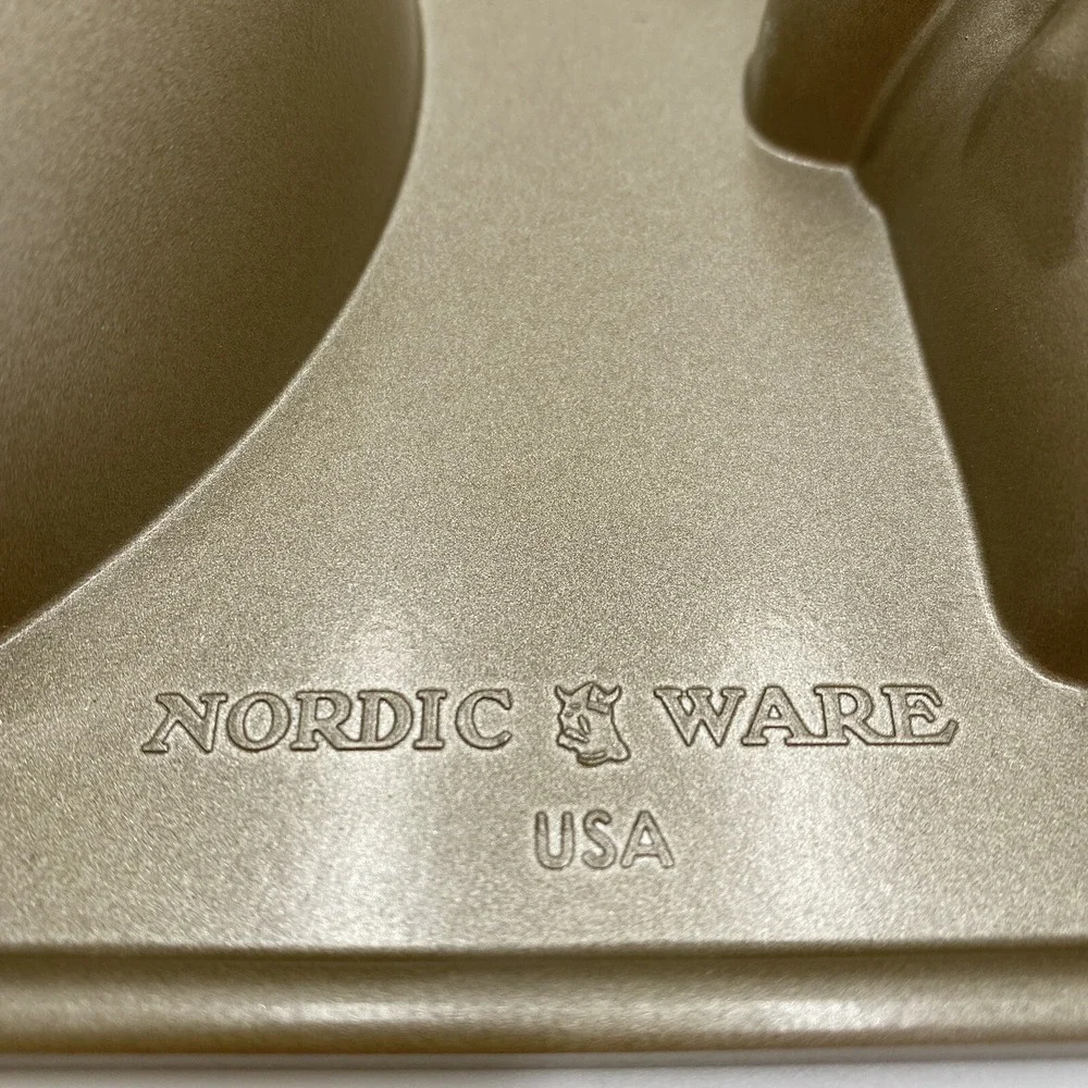 Williams Sonoma 3-D Snowman Cake Pan by Nordic Ware NEW in Box RETIRED
